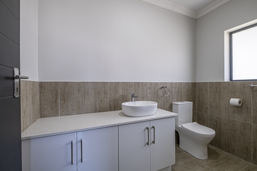 4 Bedroom Property for Sale in Wavecrest Eastern Cape